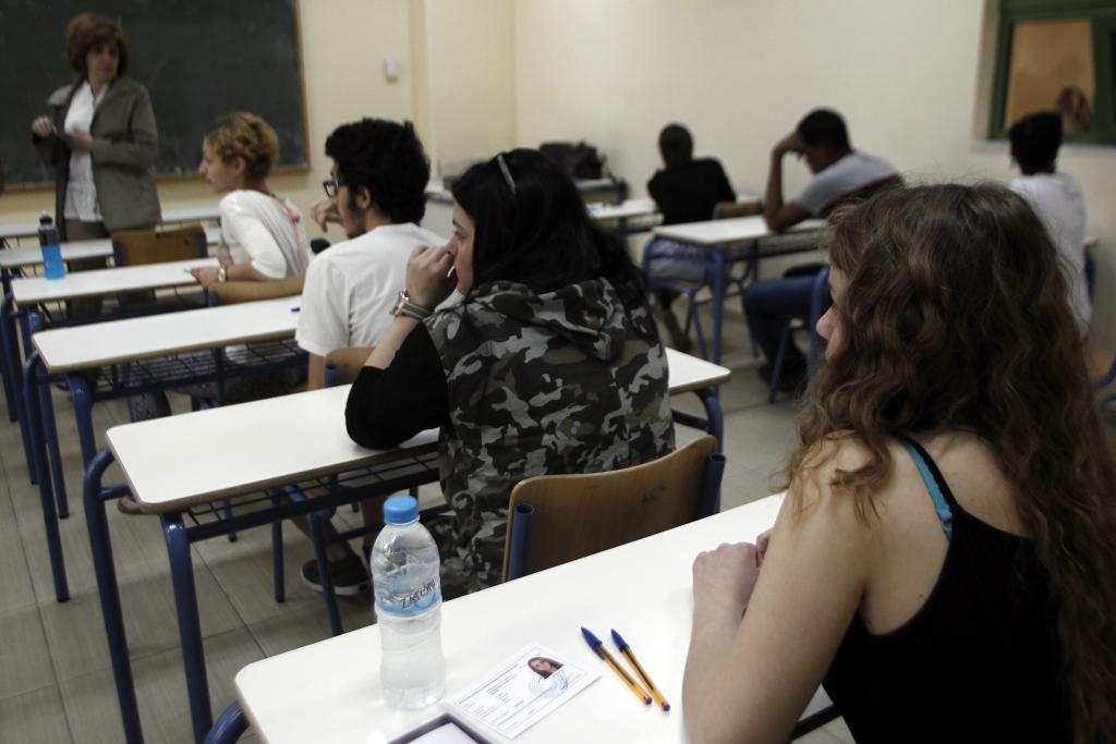 Πανελλαδική αγωνία για τις Εξετάσεις – Αγνωστος ο αριθμός των εισακτέων