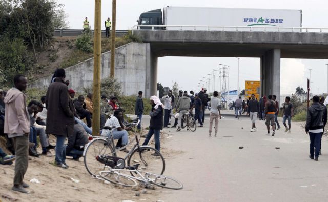 «Ζούγκλα» και πάλι το Καλαί με αιματηρές συγκρούσεις