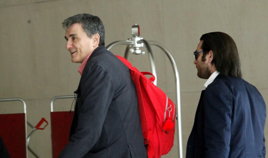 Στην Αθήνα η τρόικα με δύσκολα θέματα για διαπραγμάτευση