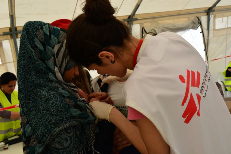 Εμβολίασαν 1.000 παιδιά οι Γιατροί Χωρίς Σύνορα στη Λέσβο | tanea.gr