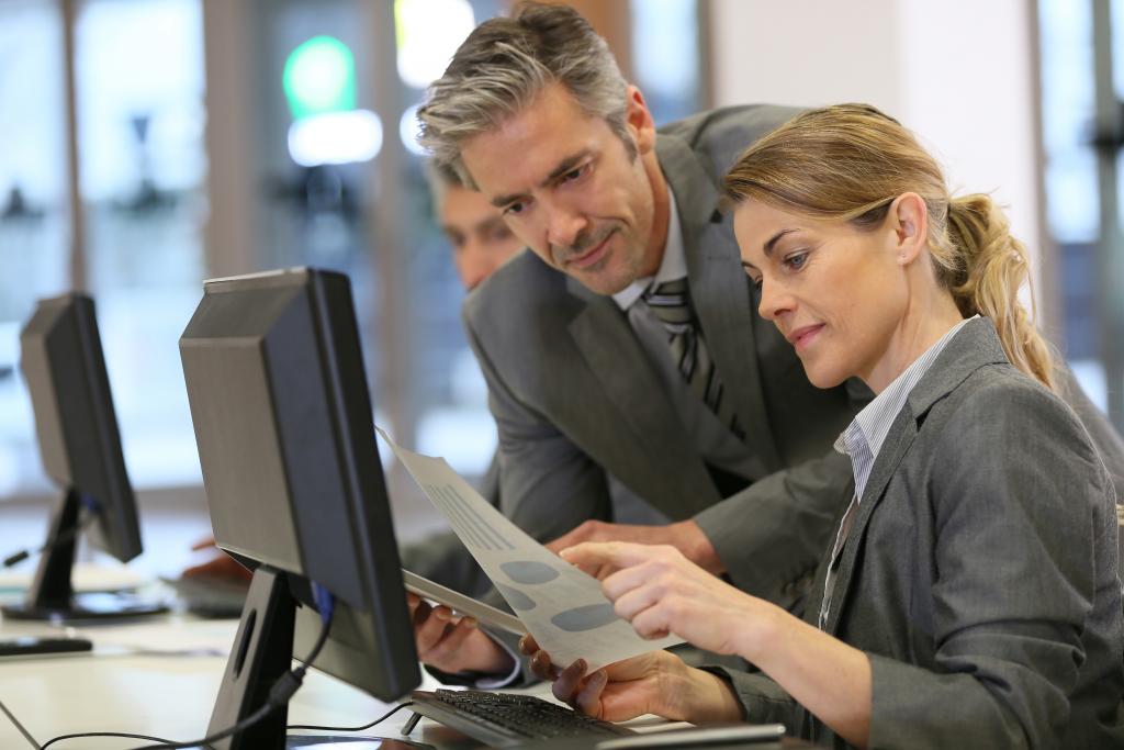 Ερχονται αυξήσεις μισθών σε χιλιάδες δημοσίους υπαλλήλους το 2018