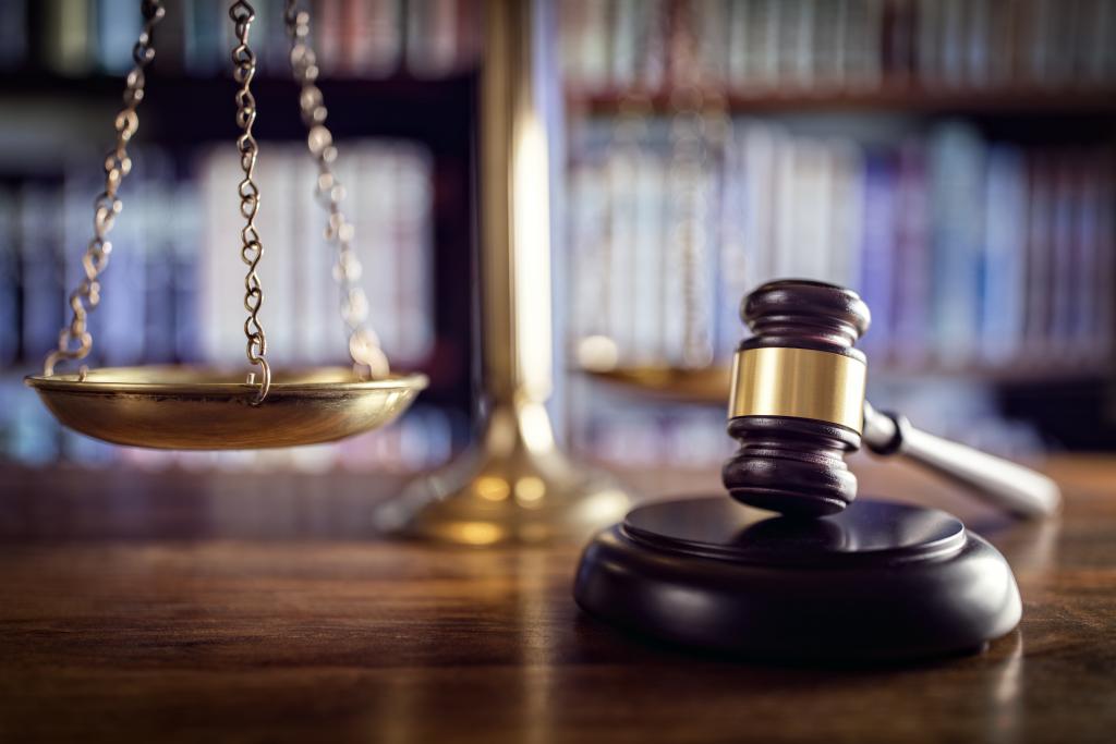 Πέντε δικαστές ζητούν την παραμονή της υπόθεσης Novartis στους ανακριτές διαφθοράς