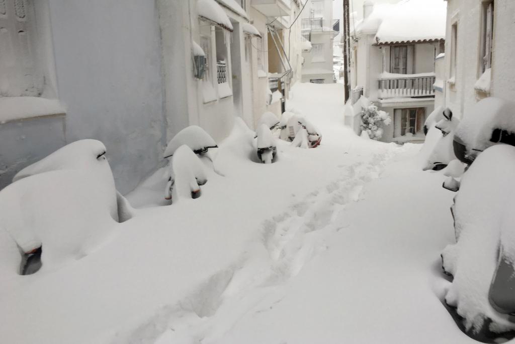 Καταιγίδες και χιόνια για μία ημέρα – Η «Λητώ» θα σαρώσει την Ελλάδα