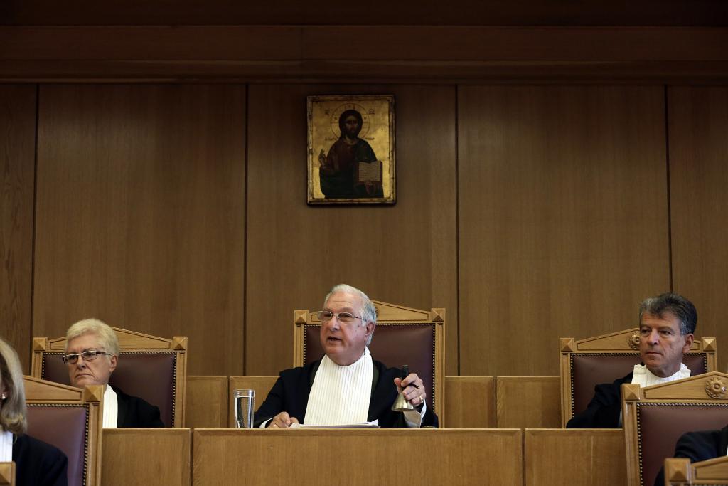 Βόμβα ΣτΕ στην κυβέρνηση: Πληρώστε σε 8 μήνες τα αναδρομικά στους ένστολους