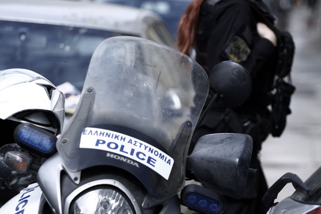 Συναγερμός στη Μυτιλήνη: Αυτοκίνητο με στρατιωτικές πινακίδες στα χέρια ΜΚΟ