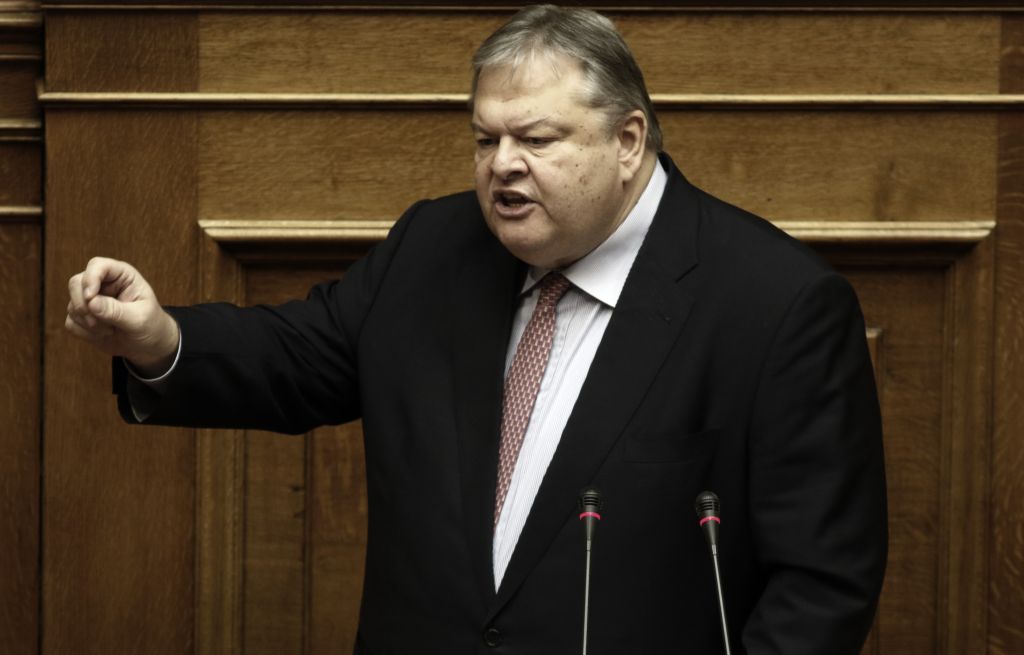 Novartis: Μήνυση από Βενιζέλο και καταγγελία για θεσμική τερατογένεση