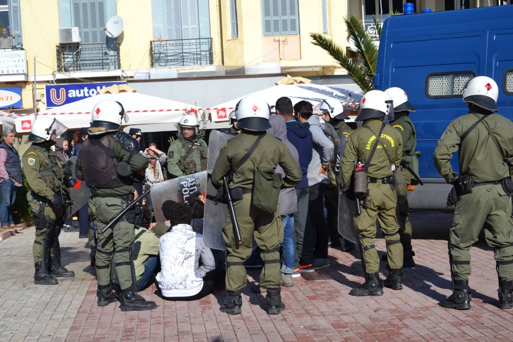 Μυτιλήνη: Συλλήψεις μεταναστών για όπλα και ναρκωτικά