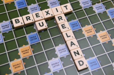 Διαμόρφωση κοινής επιτροπής Βρετανίας-ΕΕ για τα ιρλανδικά σύνορα | tanea.gr