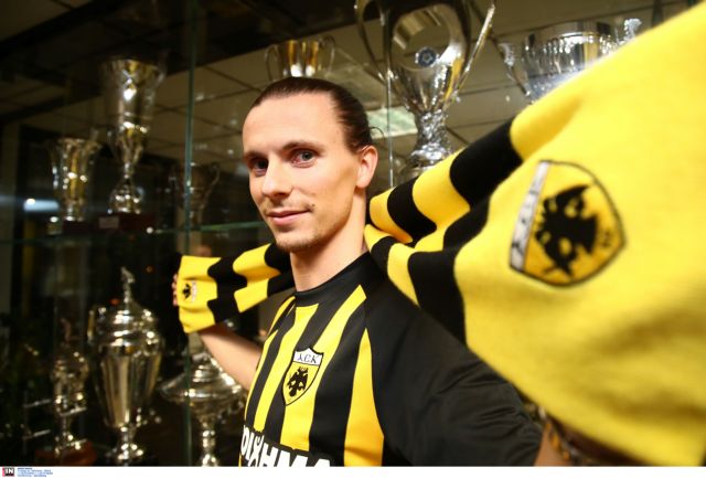 Ο Χουλτ λύνει τα χέρια του Χιμένεθ