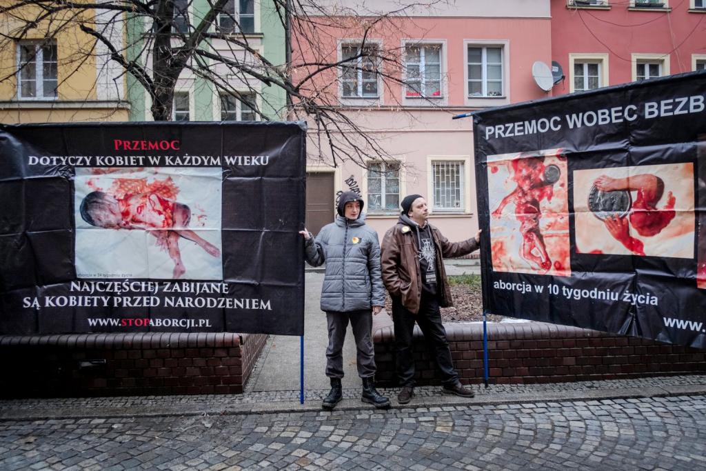 Οι έγκυες της Πολωνίας ταξιδεύουν ως τη Γερμανία για άμβλωση