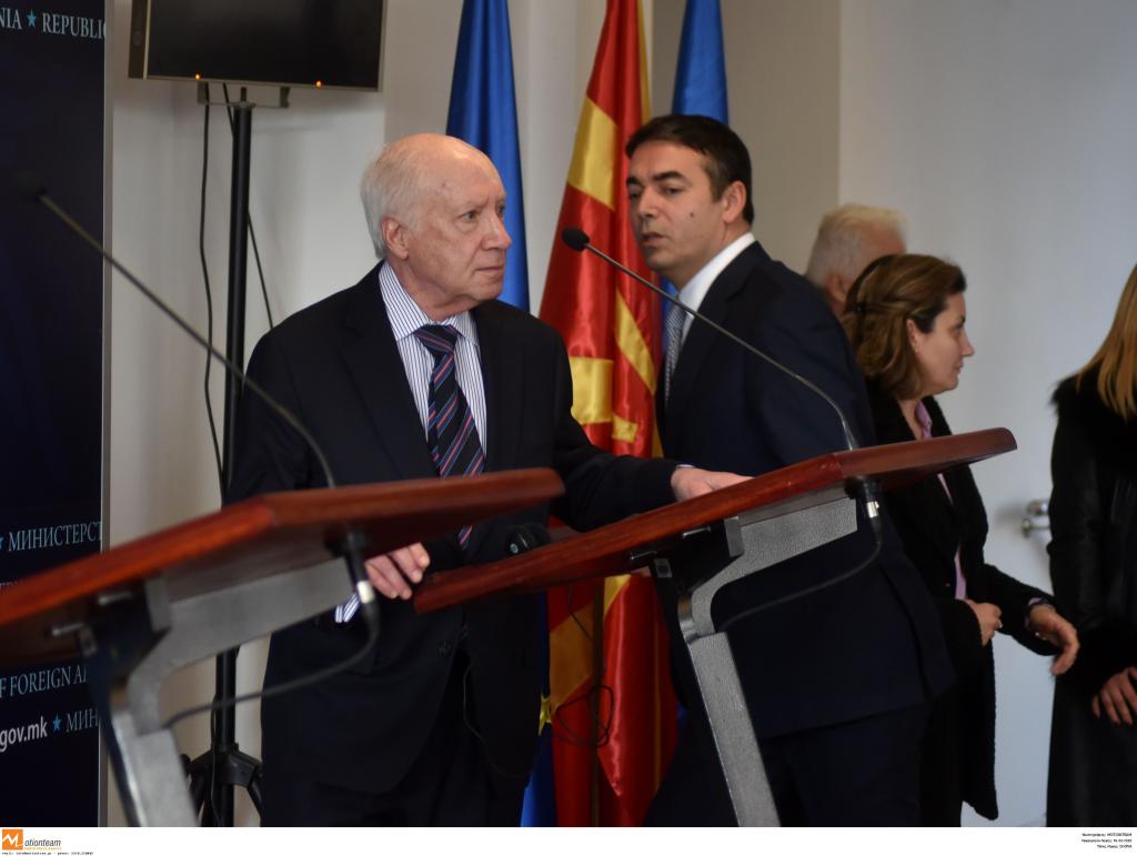 Διπλή «βόμβα» τινάζει στον αέρα τις διαπραγματεύσεις για το όνομα