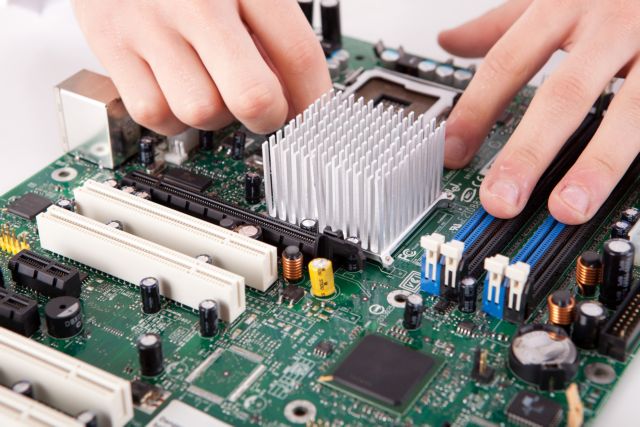 Προγραμματιστές και Μηχανικοί υπολογιστών με μεταπτυχιακά