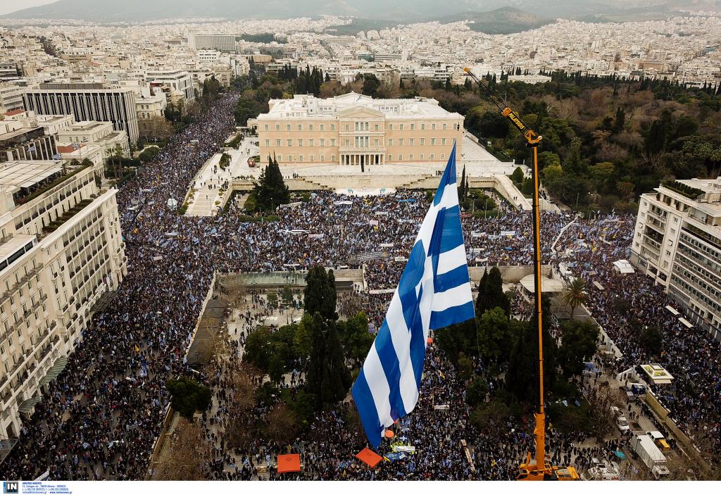 Ανοιξαν οι σταθμοί του μετρό