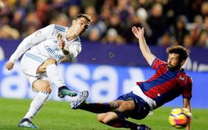 Δυο κόσμοι διαφορετικοί