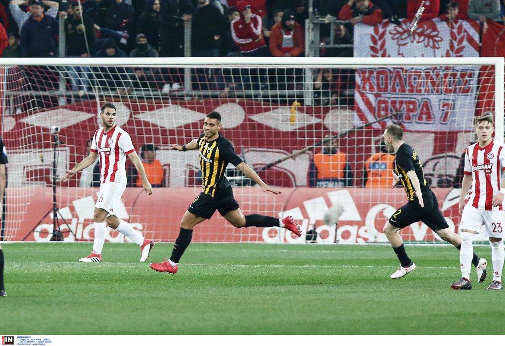 Η ΑΕΚ νίκησε 2-1 με ανατροπή τον Ολυμπιακό στο Φάληρο
