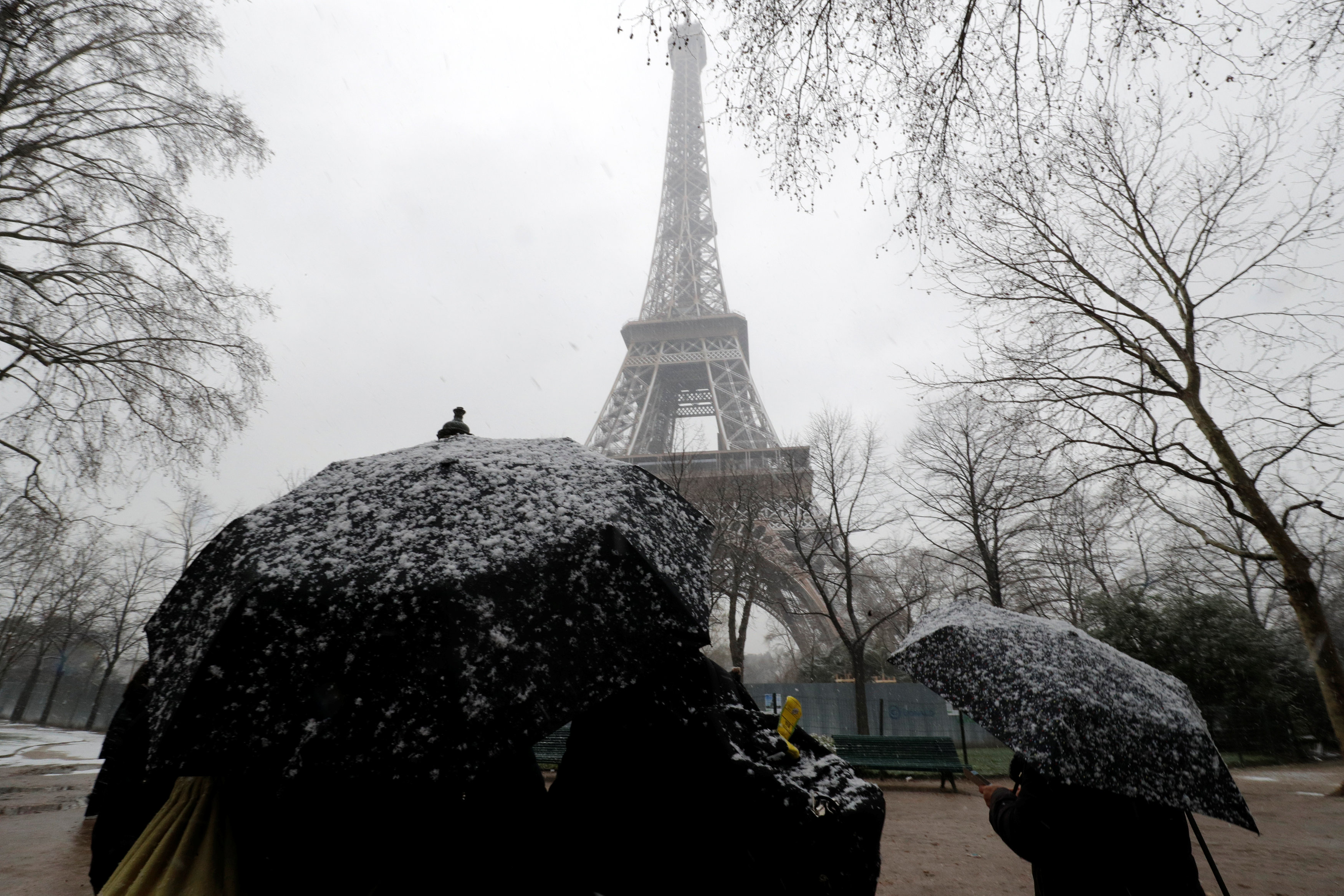 Погода в париже на 14 дней. Зима во Франции. Зимний Париж. Климат Парижа. Климат Франции зимой.