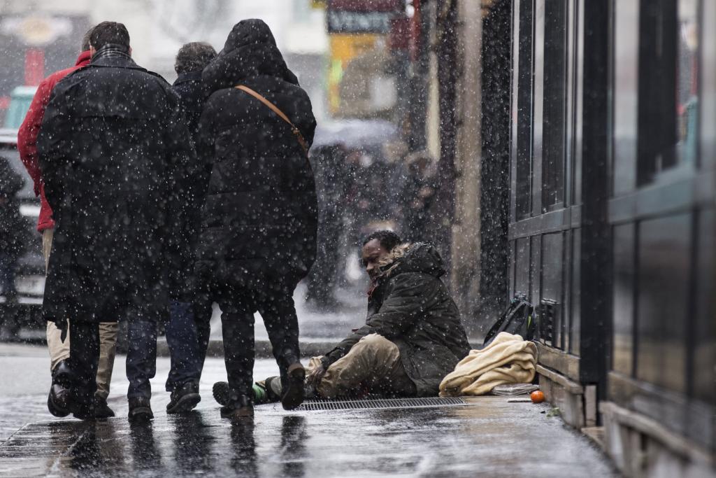 Καταμετρήθηκαν 3.000 άστεγοι σε μια νύχτα στο Παρίσι