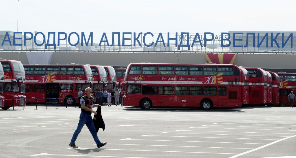 Αλλάζουν οι πινακίδες στο αεροδρόμιο των Σκοπίων