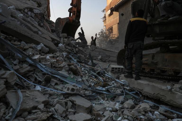 Συρία: Αεροπορικοί βομβαρδισμοί κατά ανταρτών με αμάχους νεκρούς | tanea.gr