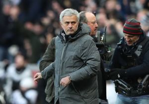 Ο Μουρίνιο διαψεύδει ότι έχει άσχημες σχέσεις με τον Πογκμπά