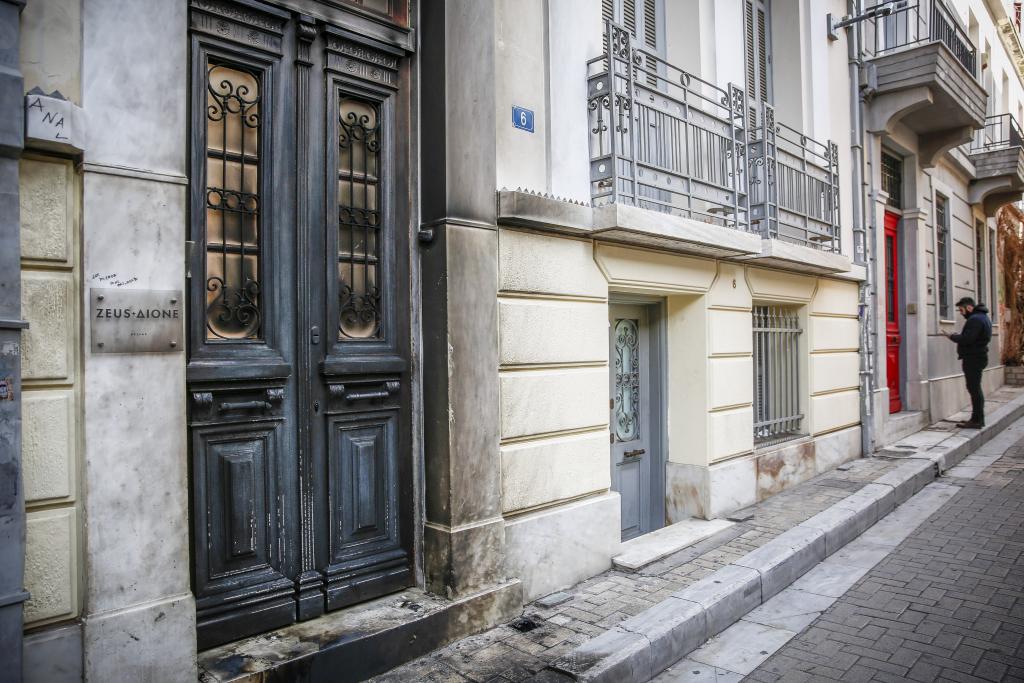 Επίθεση με γκαζάκια στην επιχείρηση της Μαρέβας Μητσοτάκη