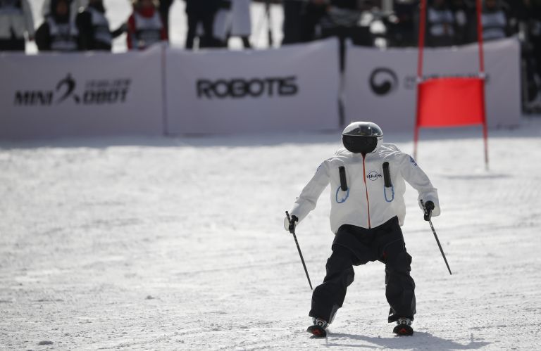 Ρομπότ σκιέρ κλέβουν την παράσταση στους Χειμερινούς Ολυμπιακούς | tanea.gr