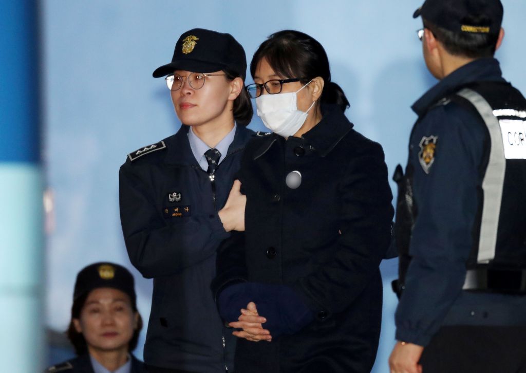 Ν. Κορέα: Τριάντα χρόνια φυλακή για την πρώην πρόεδρο ζητούν οι εισαγγελείς