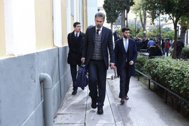 Κυβερνητική επίθεση με όχημα τη Novartis