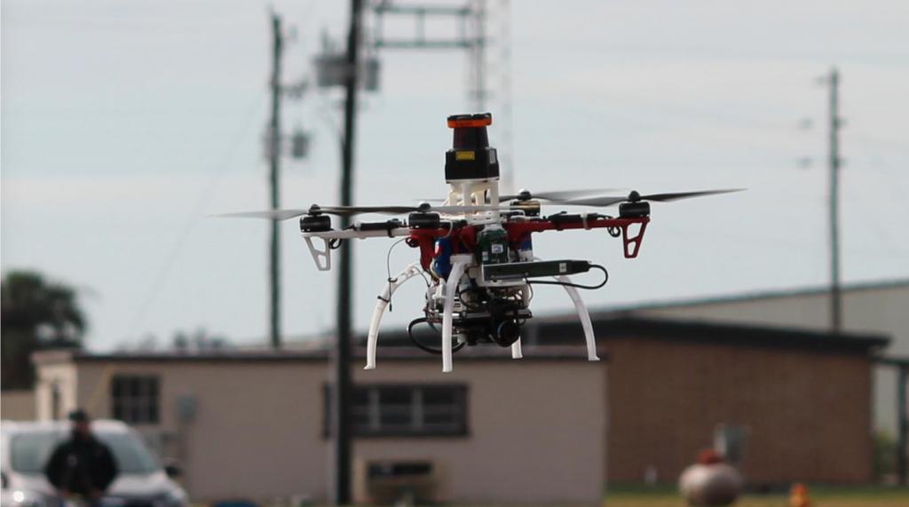 Εφτιαξαν drones που πετάνε με 30 χλμ. την ώρα και αποφεύγουν εμπόδια