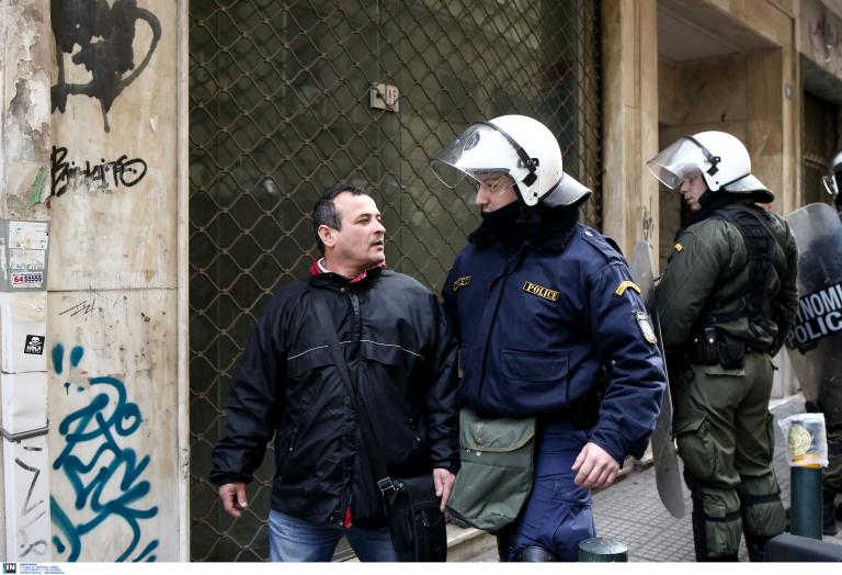 Δεκατρείς συλλήψεις σε ελέγχους σε οίκους ανοχής της Αθήνας | tanea.gr