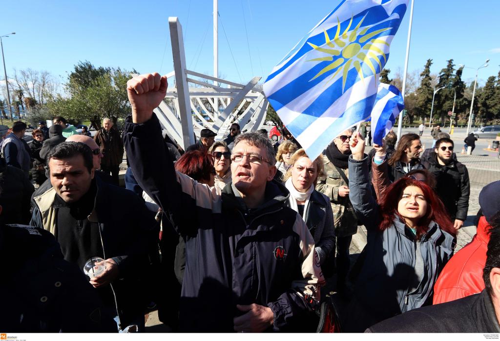 Συγκέντρωση διαμαρτυρίας έξω από το δημαρχείο για τις δηλώσεις Μπουτάρη