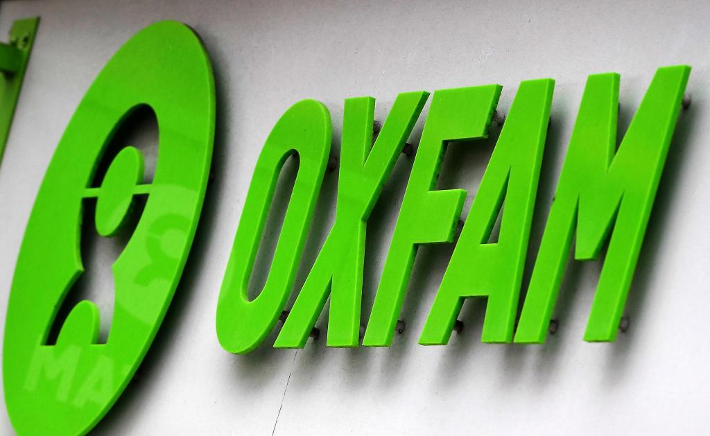Διαψεύδει ότι οργάνωσε όργια ο πρ. διευθυντής της Oxfam στην Αϊτή