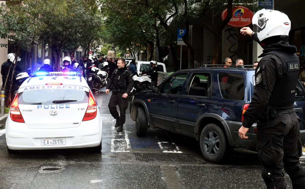 Προσαγωγές για τα επεισόδια στο Κολωνάκι με οπαδούς της Ντιναμό