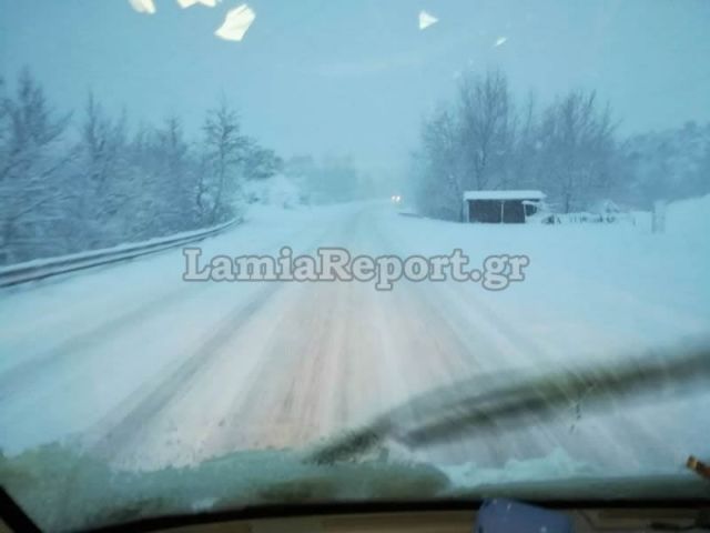 Πυκνό χιόνι στη Φθιώτιδα - κλειστά τα σχολεία στο Δομοκό | tanea.gr