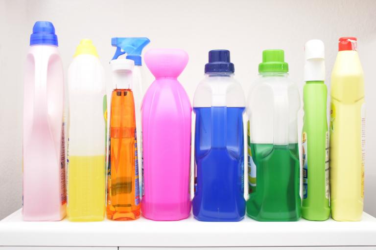 Τα οικιακά προϊόντα καθαρισμού εξίσου ρυπογόνα με τα αυτοκίνητα | tanea.gr