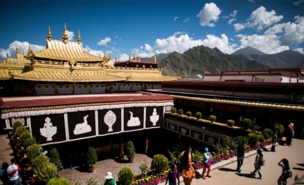 Κίνα: Πυρκαγιά σε θιβετιανό βουδιστικό ναό | tanea.gr