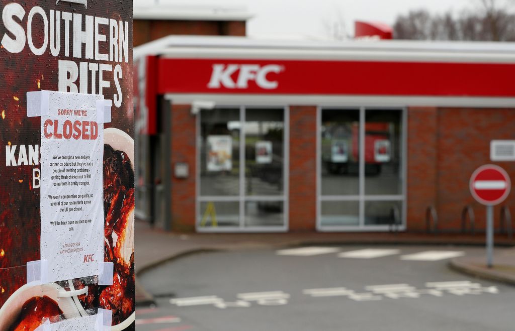 Κλειστά καταστήματα της αλυσίδας KFC εξαιτίας έλλειψης πουλερικών