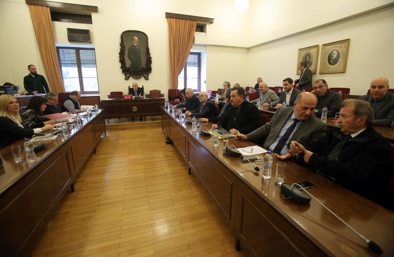Συνεδρίαση-θρίλερ στη Βουλή με 10 κάλπες για την Novartis | tanea.gr