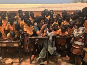 «Ενας κόσμος» από τον Χριστόφορο Παπακαλιάτη