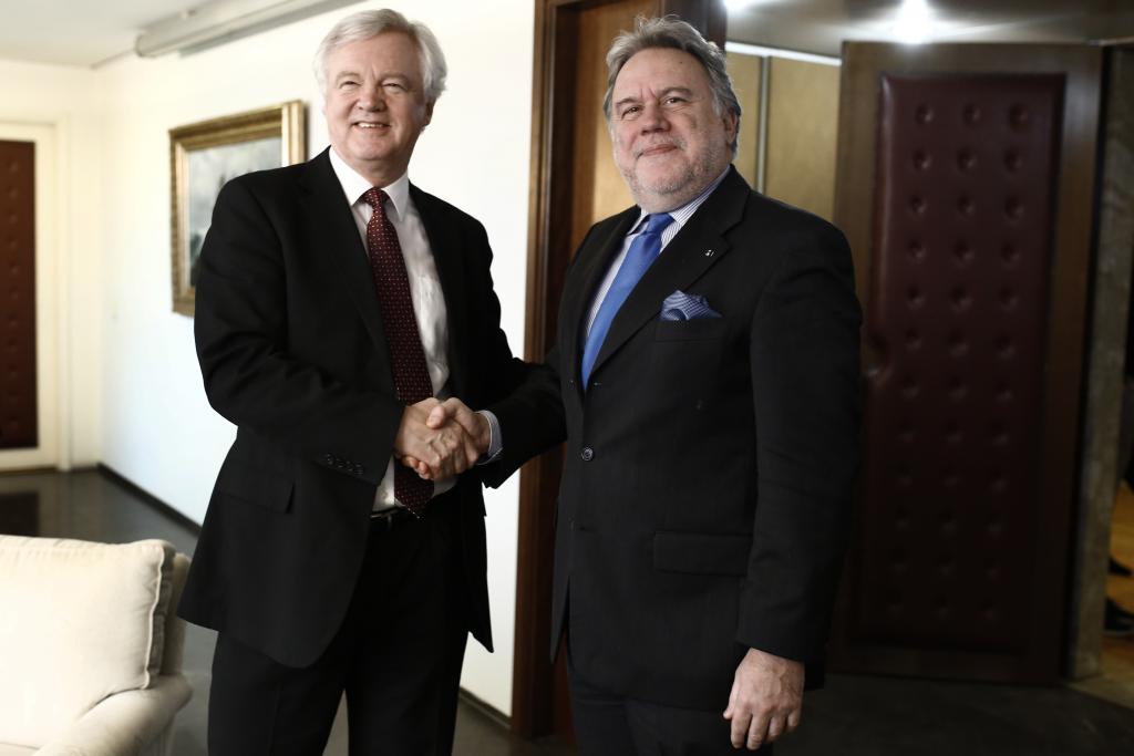 «Κατοχυρωμένα τα δικαιώματα Ελλήνων που ζουν στην Βρετανία»