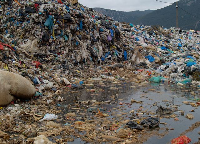 Σε κατάσταση έκτακτης ανάγκης λόγω σκουπιδιών