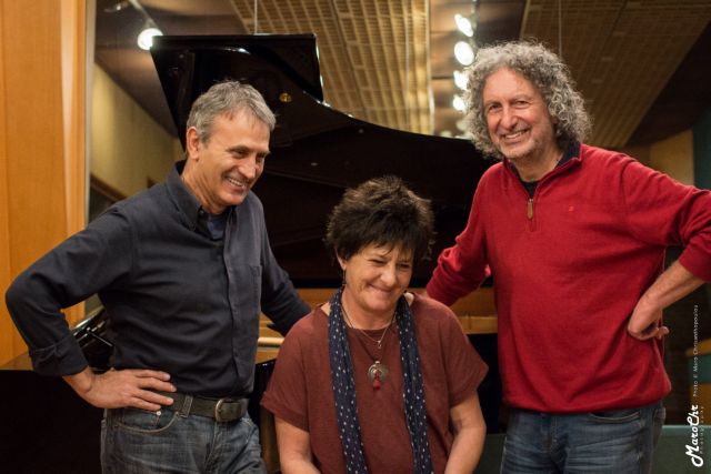 «Το παραπήραν πάνω τους οι τραγουδιστές»