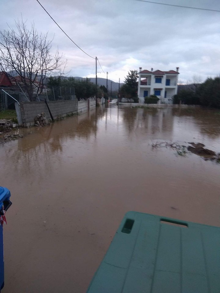 Πλημμύρες και κατολισθήσεις από ισχυρή βροχόπτωση στον Δήμο Αγιάς | tanea.gr
