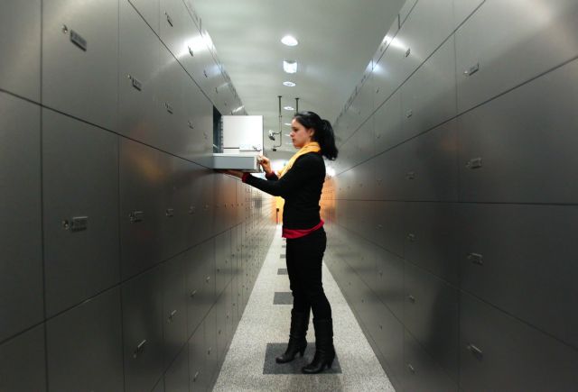 Εφοδος στις θυρίδες όσων χρωστούν