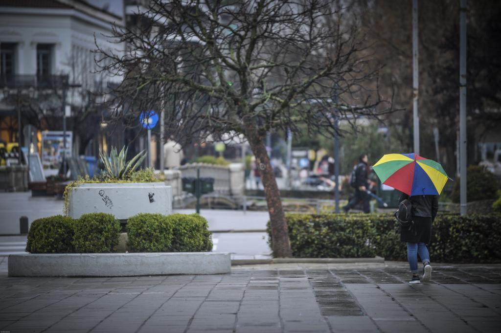 Καταρρακτώδεις βροχές και πολύ χιόνι από το πρωί