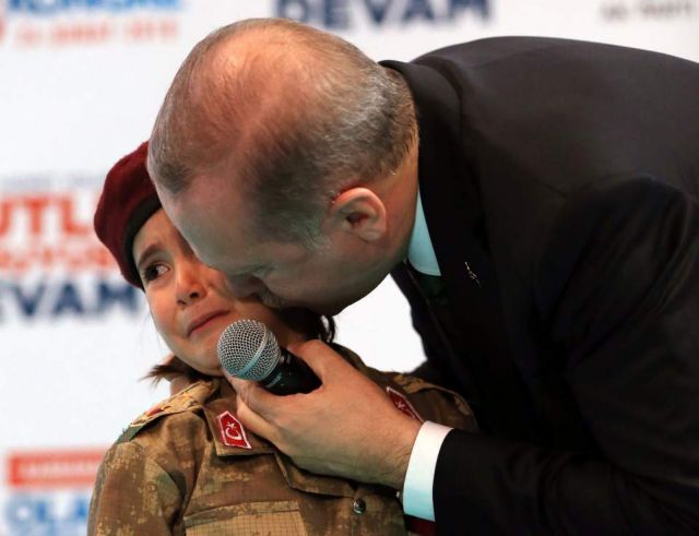 Ο Ερντογάν «στρατολόγει» ένα 6χρονο κορίτσι (Βίντεο) | tanea.gr
