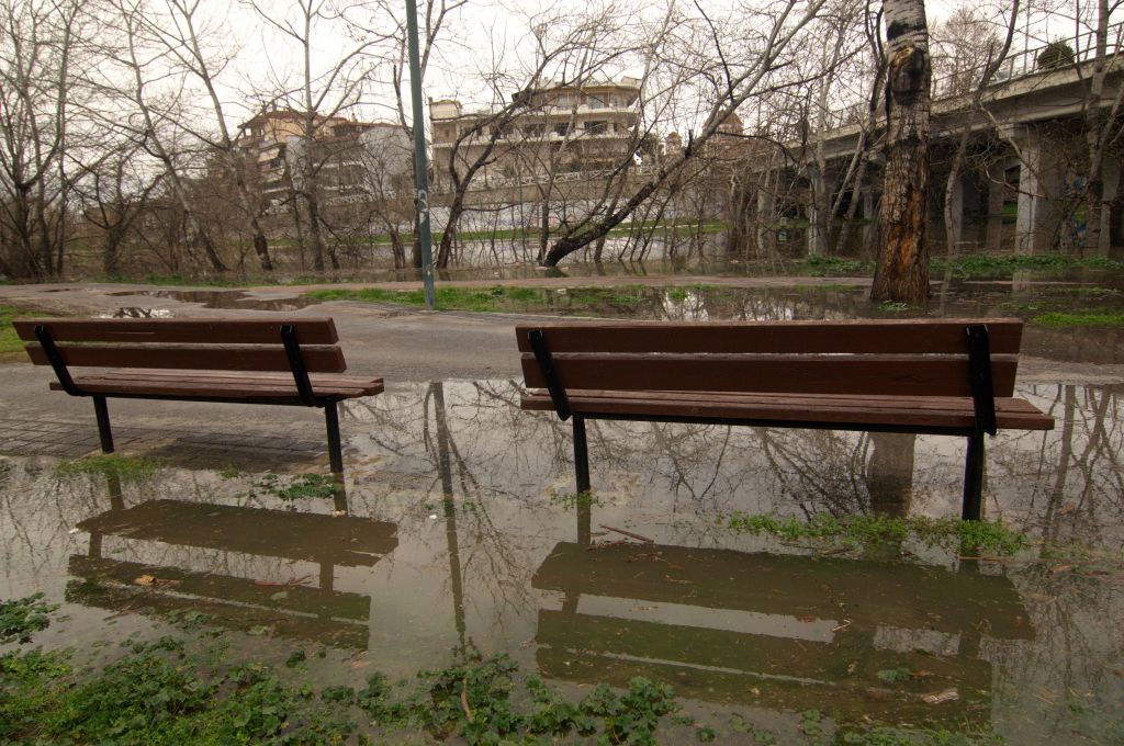 Καταστροφές σε Τρίκαλα και Αγιά λόγω βροχής και χιονιού