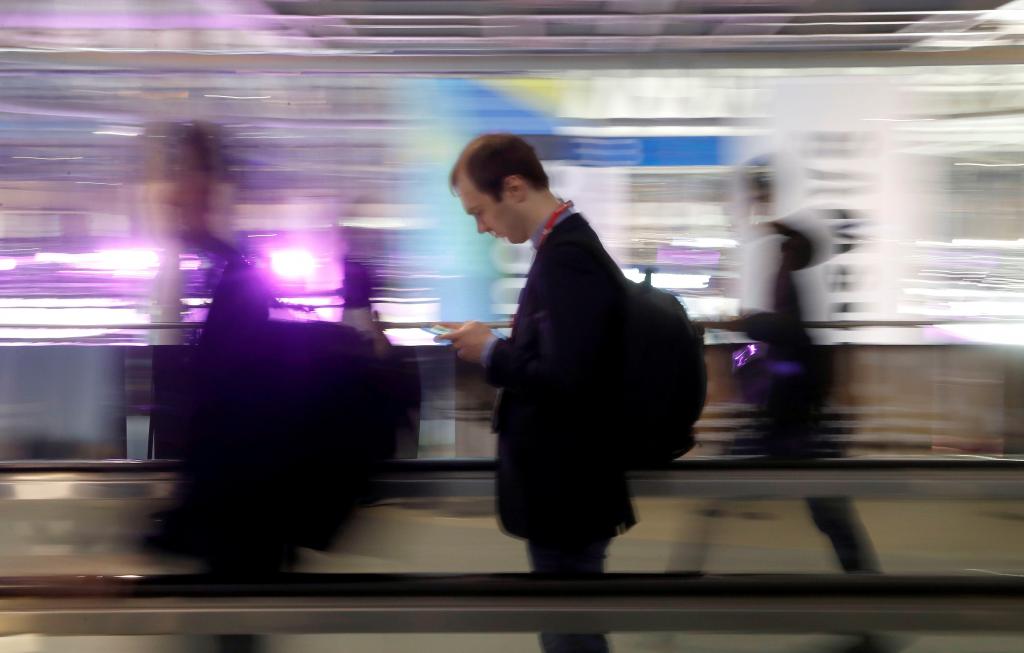 Πέντε δισ. άνθρωποι θα πλοηγούνται στο ίντερνετ από το κινητό τους