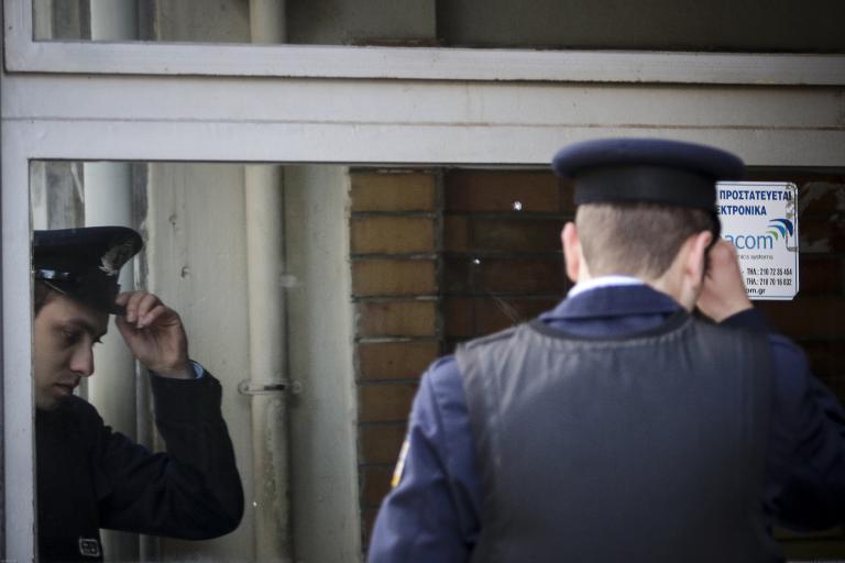 Ηλικιωμένη βρήκε και παρέδωσε στην Αστυνομία χειροβομβίδα | tanea.gr