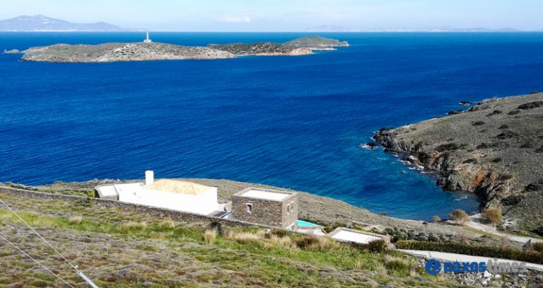 Αυτή είναι η βίλα του ζεύγους Αντωνοπούλου – Παπαδημητρίου στη Σύρο